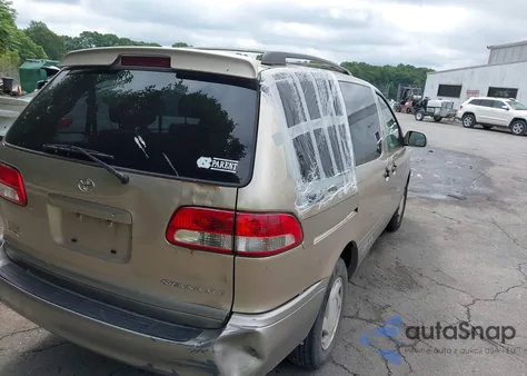 2002 Toyota Sienna Le/Xle z USA, uszkodzony, nr VIN 4T3ZF13CX2U470276